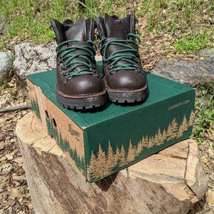 Danner Mountain Light II 7.5 Width M Boots Made in USA GoreTex Vibram